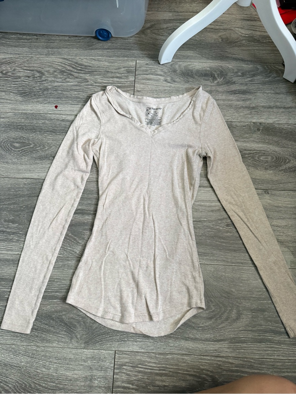 No Boundaries Light Beige Long-Sleeve V-Neck Tee